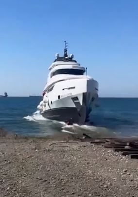yacht
