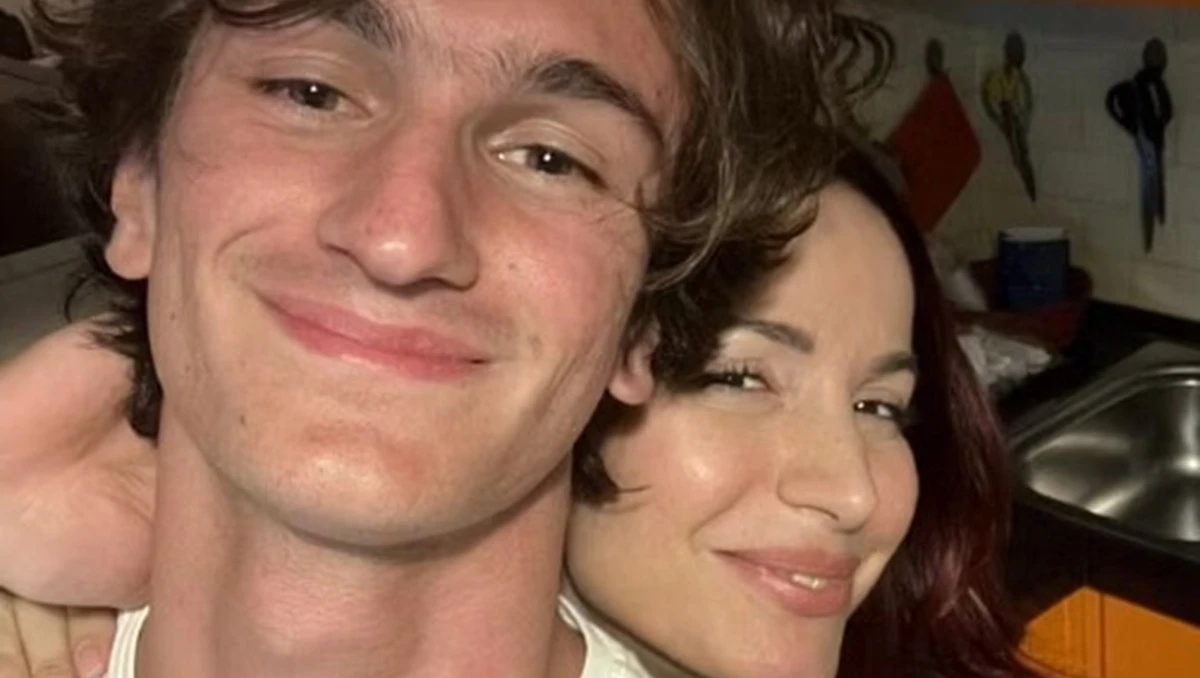 “Mio fratello…”. Andrea Delogu rompe il silenzio dopo la morte di Evan “Mio fratello…”. Andrea Delogu rompe il silenzio dopo la morte di Evan