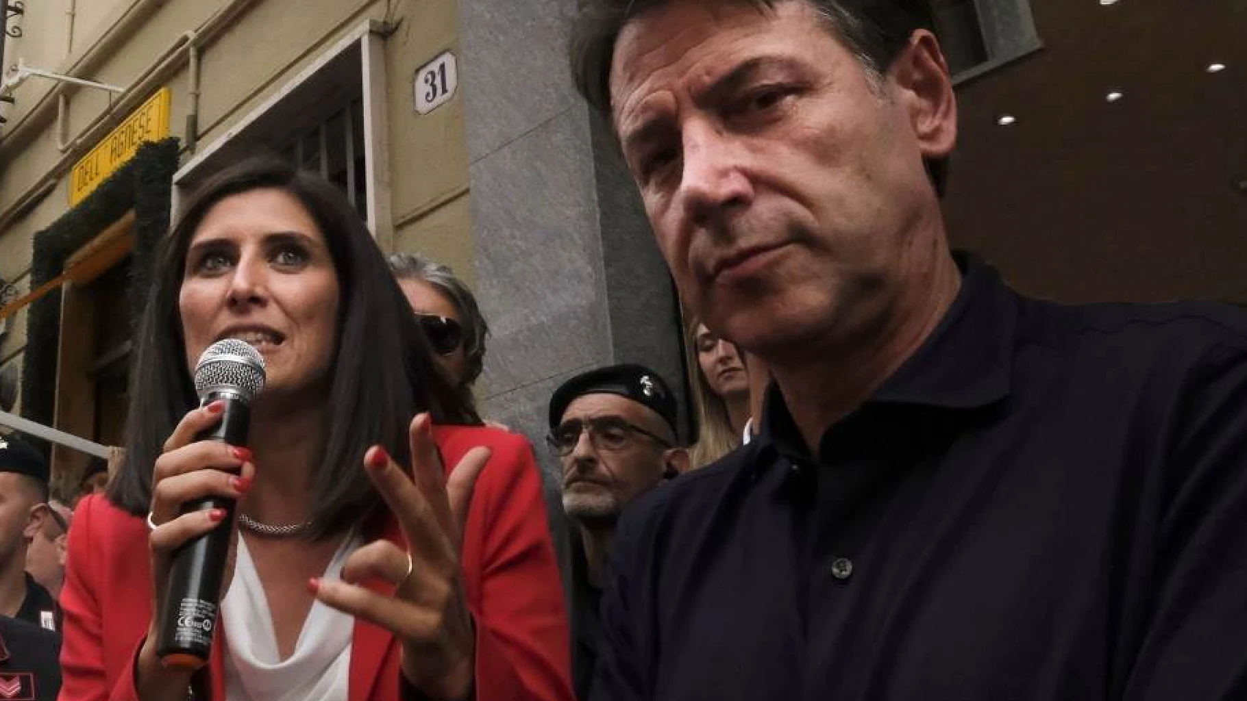Cinque Stelle, dimissioni! Il partito sprofonda nel caos Cinque Stelle, dimissioni! Il partito sprofonda nel caos