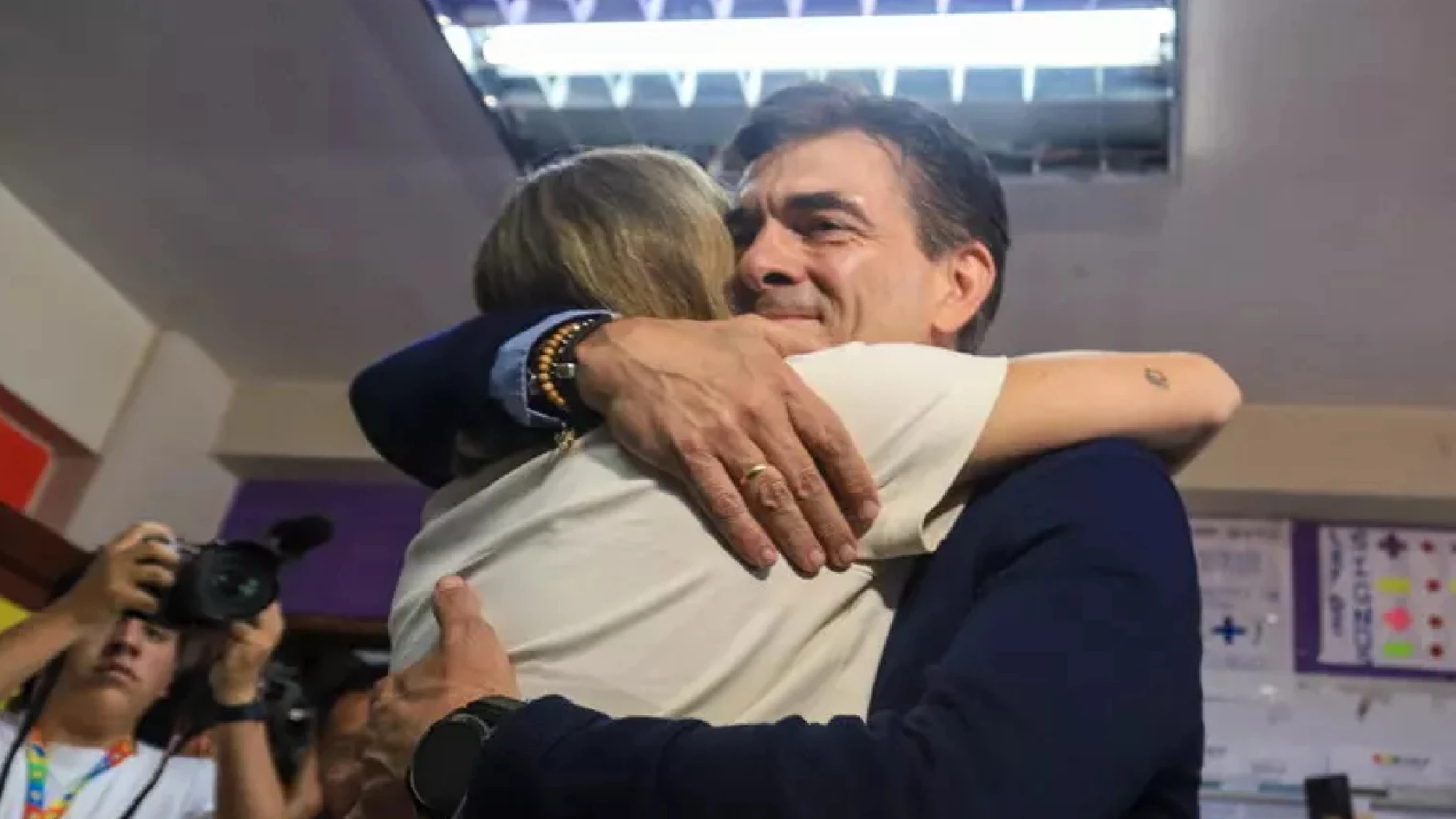 “Ha vinto lui!”. Le elezioni che cambiano tutto dopo decenni “Ha vinto lui!”. Le elezioni che cambiano tutto dopo decenni