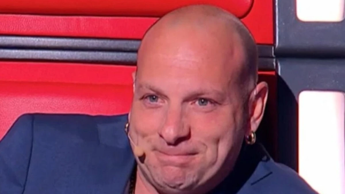 “Non ci sono parole, addio”. La notizia e il dolore di Clementino: un lutto che fa piangere tutti “Non ci sono parole, addio”. La notizia e il dolore di Clementino: un lutto che fa piangere tutti