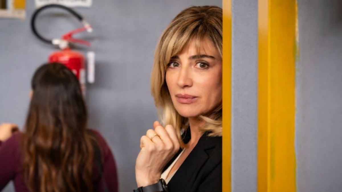 Su Rai 1 “La Preside”: tutto sulla fiction con Luisa Ranieri ispirata a Eugenia Carfora, la donna che ha cambiato Caivano Su Rai 1 “La Preside”: tutto sulla fiction con Luisa Ranieri ispirata a Eugenia Carfora, la donna che ha cambiato Caivano