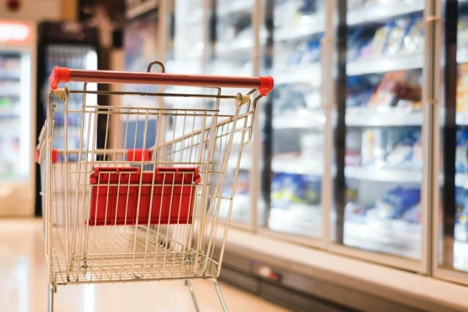 Scaffali vuoti dopo il richiamo di un prodotto alimentare