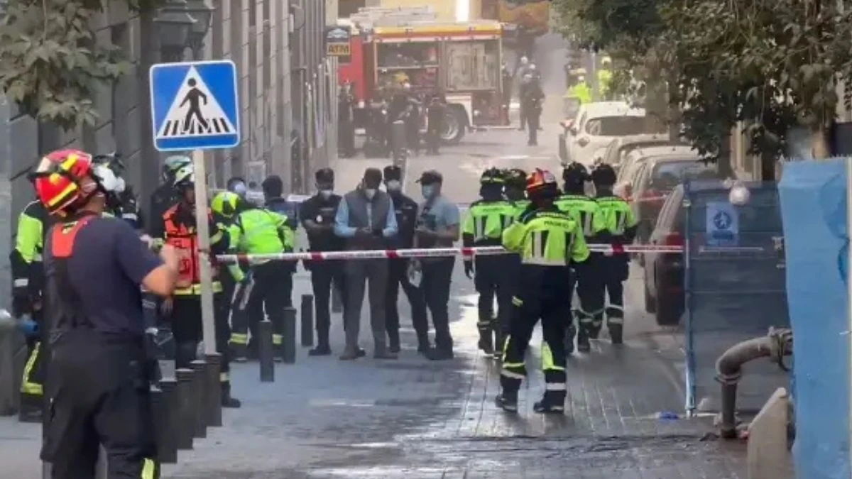 “Crolla tutto”. Boato spaventoso, viene giù il palazzo: ci sono dispersi, le ricerche disperate (VIDEO)