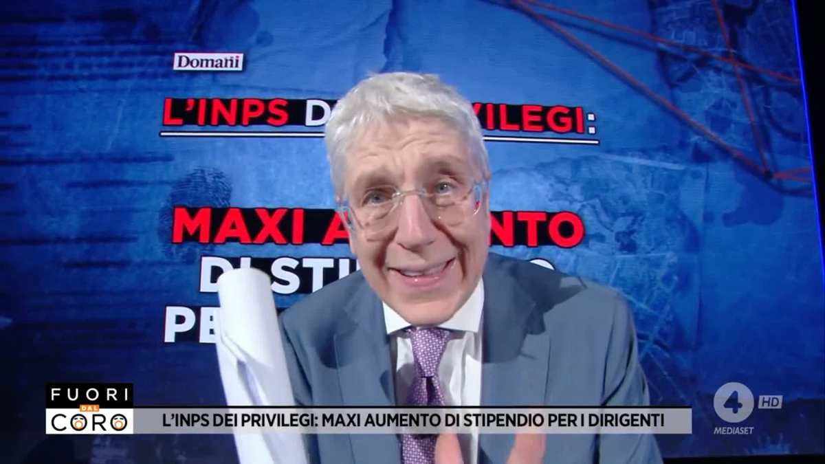 Mario Giordano durante Fuori dal coro in diretta televisiva