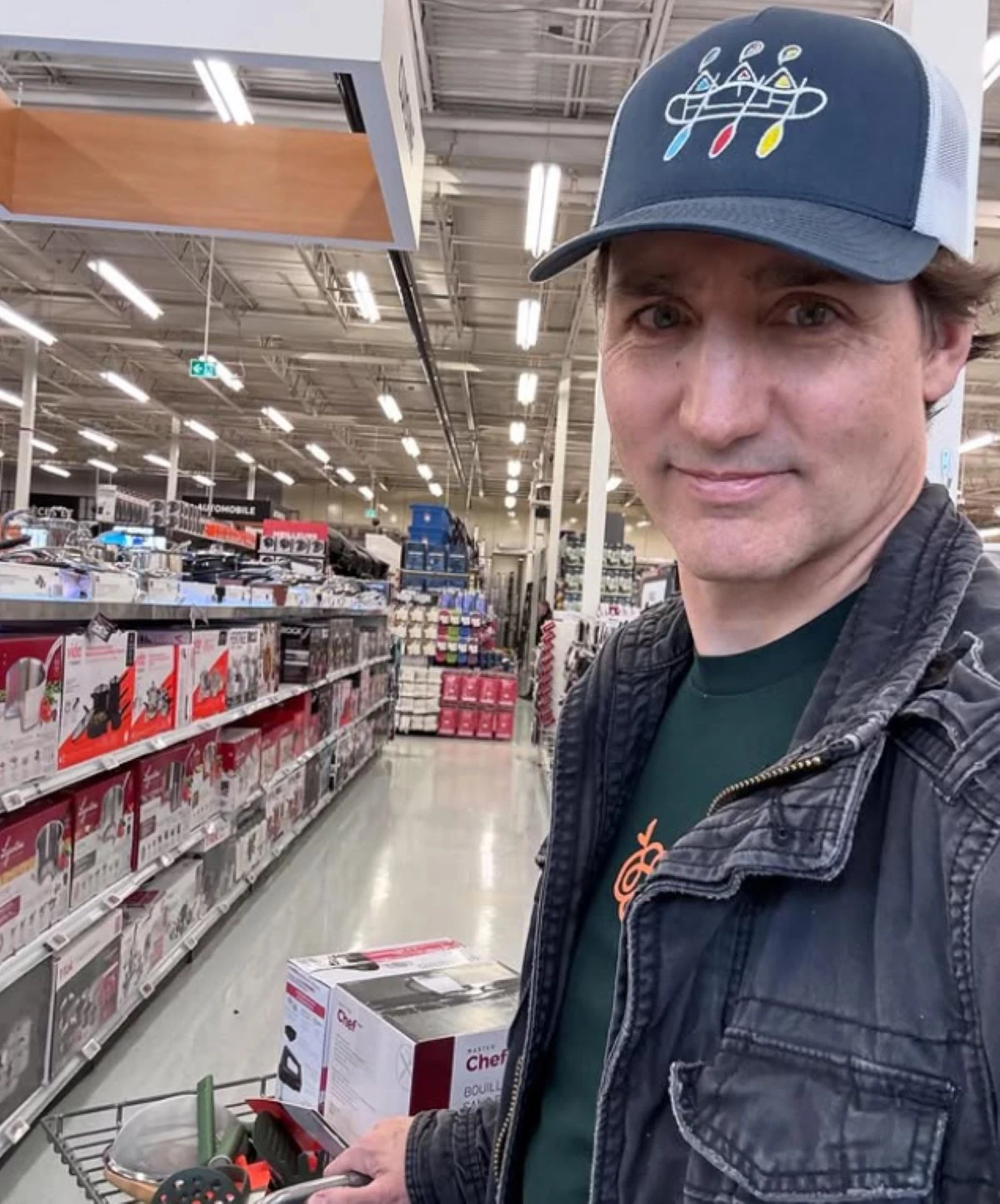 Justin Trudeau elegante nella notte parigina