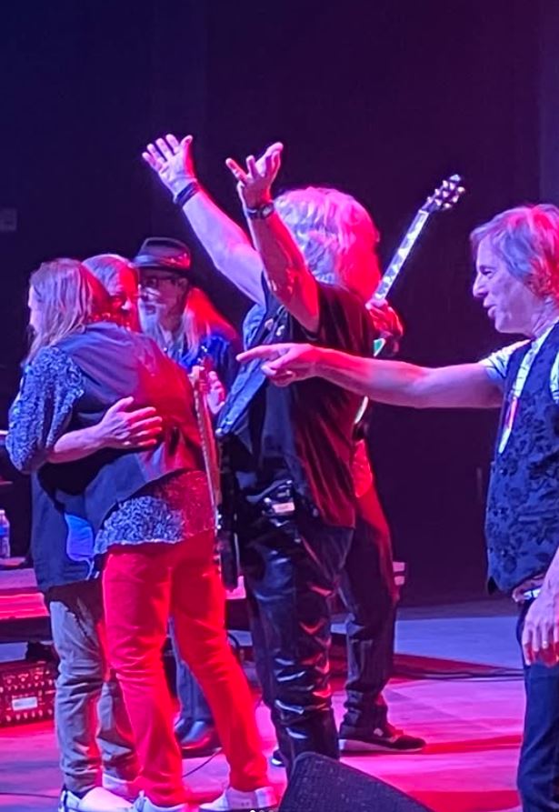 John Lodge dei Moody Blues è morto a 82 anni: addio al leggendario cantante e bassista