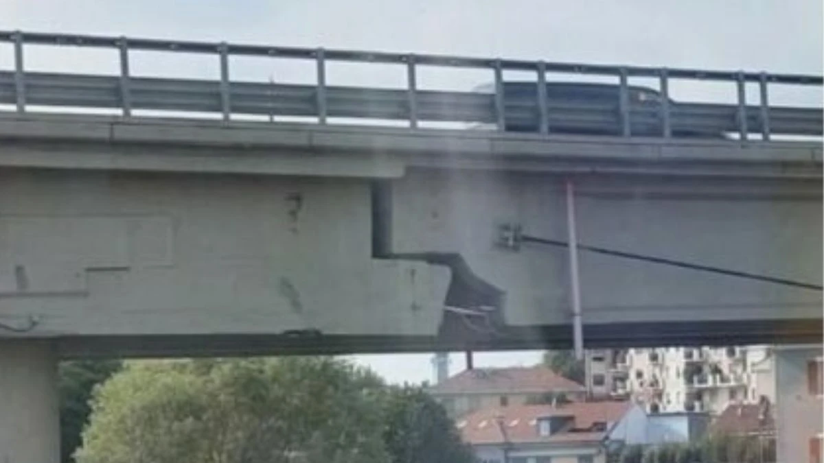 “Come il ponte Morandi”. Italia, cavalcavia si spezza in tangenziale: é emergenza “Come il ponte Morandi”. Italia, cavalcavia si spezza in tangenziale: é emergenza