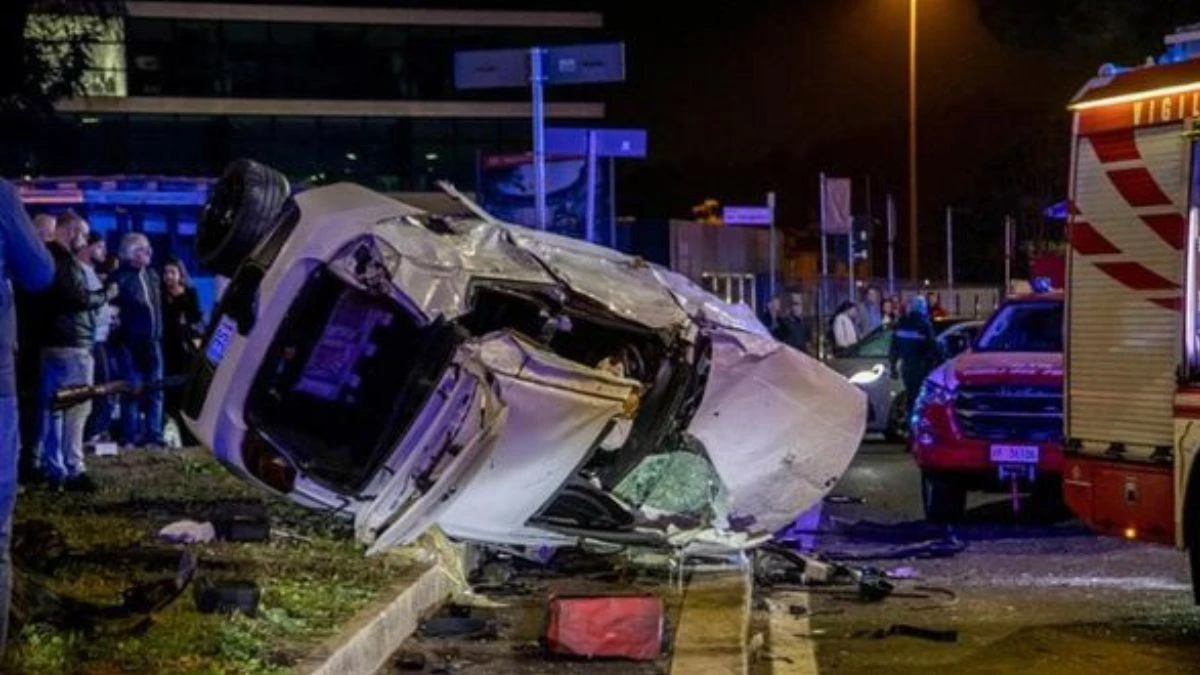 Incidente su via Cristoforo Colombo, Roma, auto coinvolte