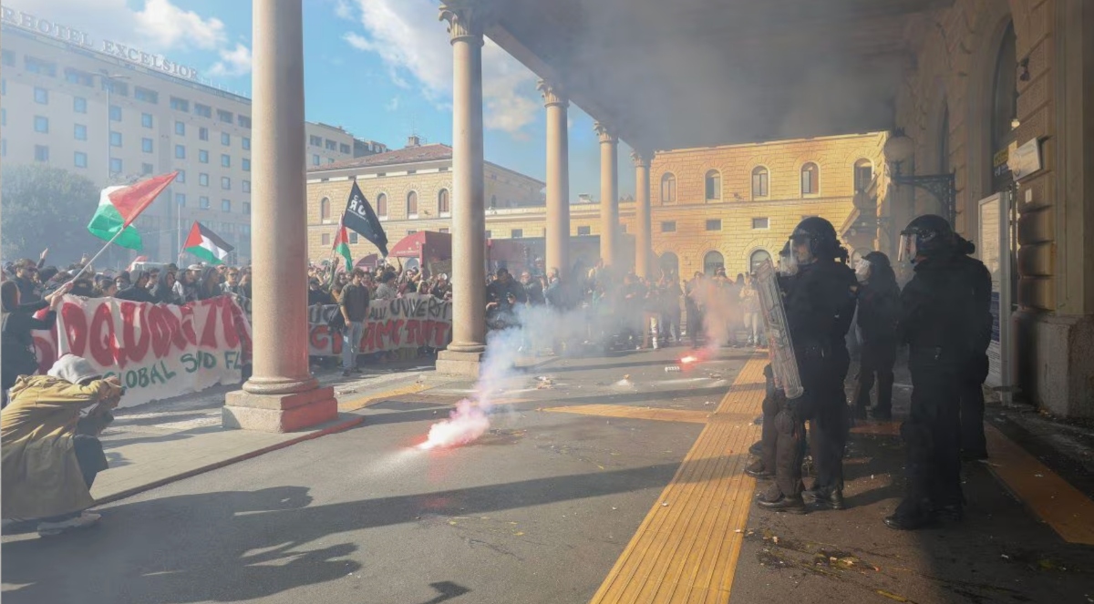 Italia, scontri al corteo pro Palestina: arrivano le ambulanze, situazione drammatica