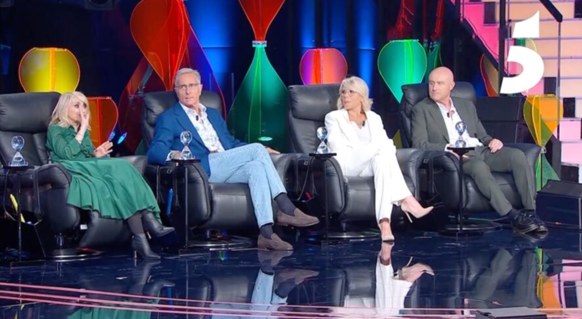 tu si que vales concorrente litiga con i giurati e scappa via le urla sul palco
