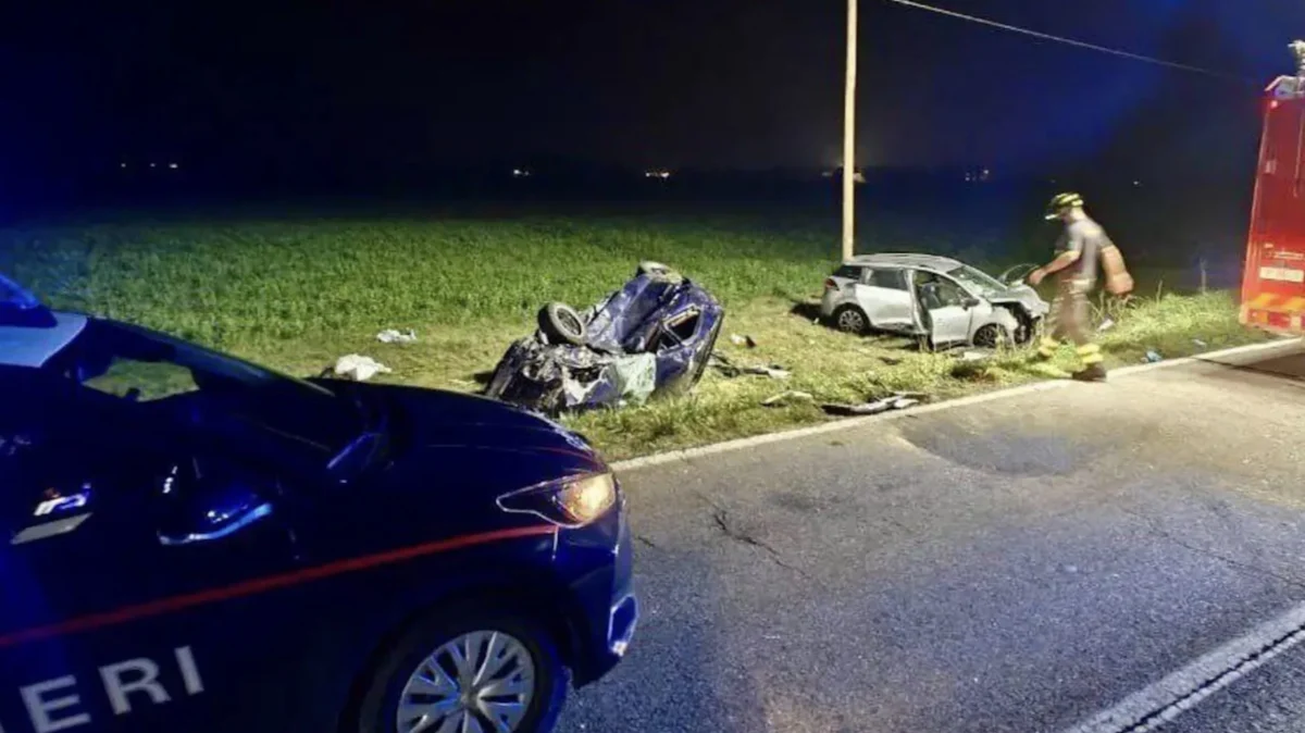 schianto frontale tra auto tragedia immensa muore bimbo di 7 anni