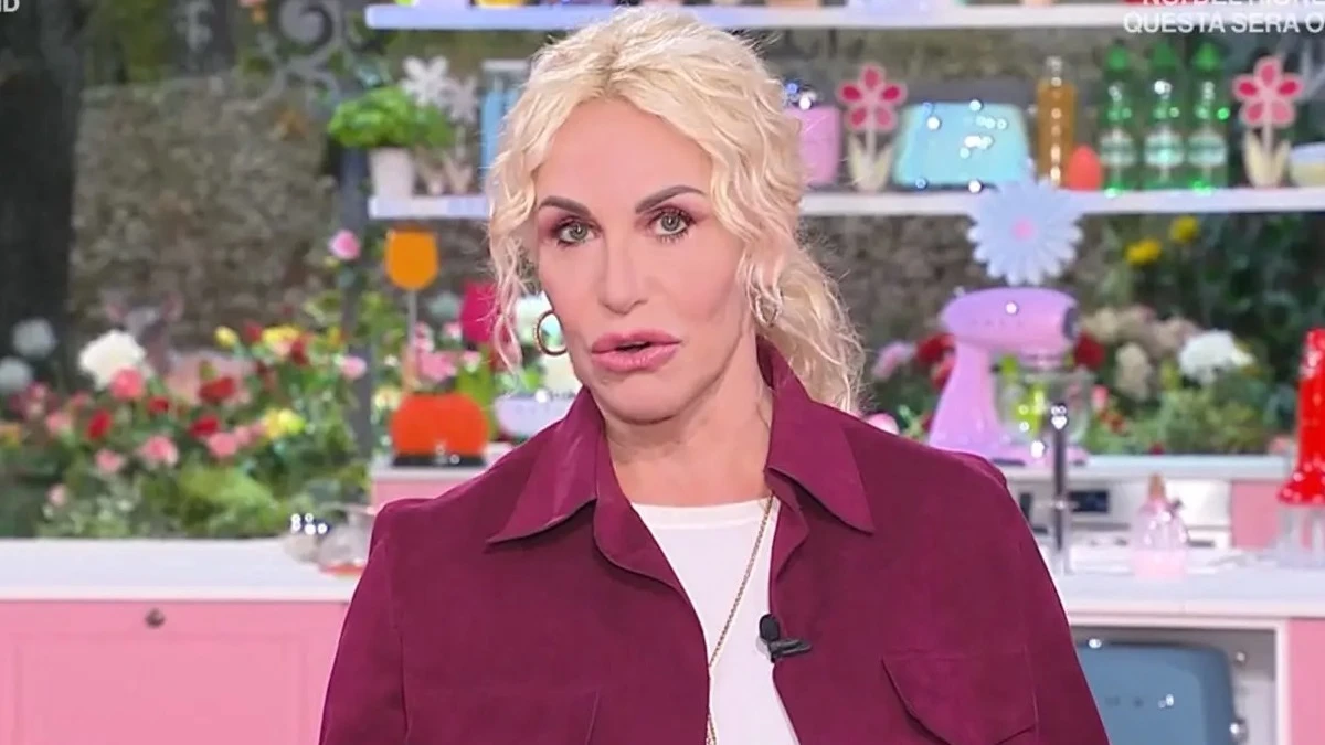 “È morto, terribile”. Antonella Clerici apre la puntata con una notizia sconvolgente (VIDEO)