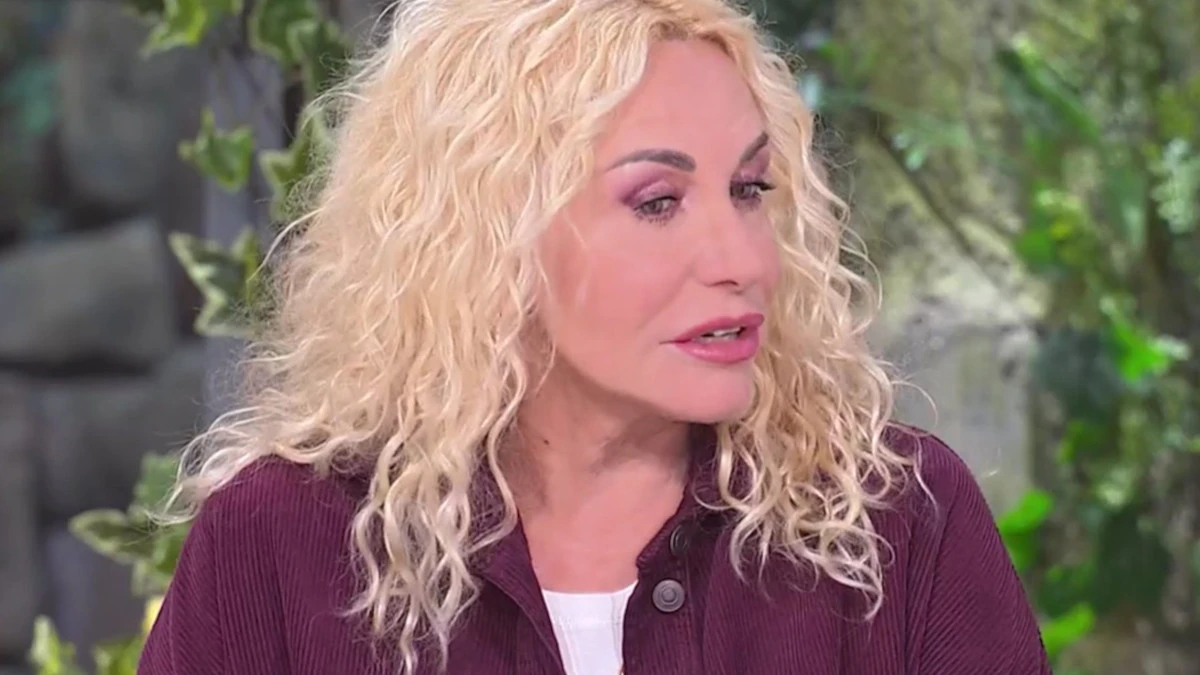 “È morto”: il triste annuncio in diretta e Antonella Clerici perde il sorriso “È morto”: il triste annuncio in diretta e Antonella Clerici perde il sorriso