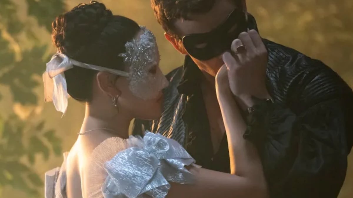 “Bridgerton 4”: torna la serie dei record, stavolta con l’amore proibito di Benedict “Bridgerton 4”: torna la serie dei record, stavolta con l’amore proibito di Benedict
