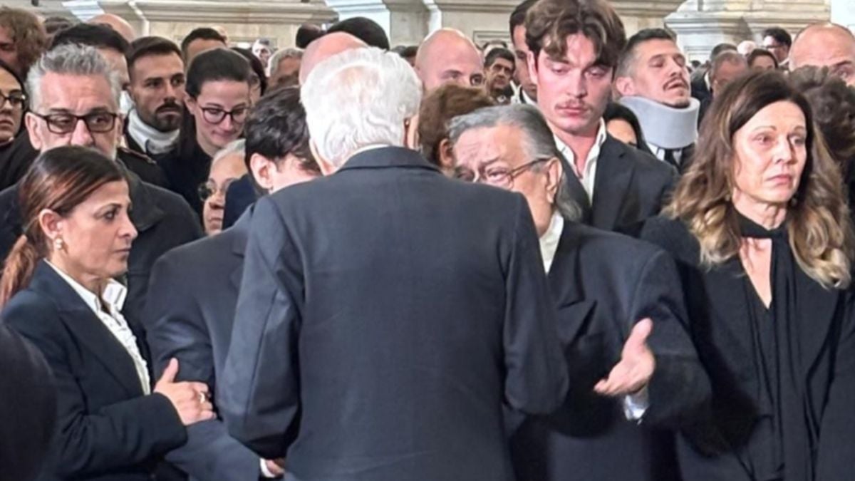 “Lo ha fatto davvero”. Mattarella, il gesto incredibile al funerale dei carabinieri