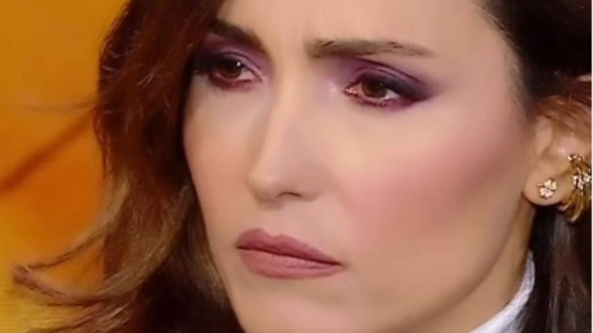 “Era bellissimo averti in studio”. Caterina Balivo, lutto tremendo. L’addio commuove il pubblico “Era bellissimo averti in studio”. Caterina Balivo, lutto tremendo. L’addio commuove il pubblico