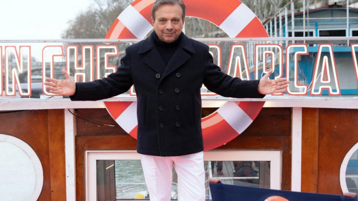 da stasera su rai 3 torna finch233 la barca va con piero chiambretti presenza fissa sar224 il famoso giornalista
