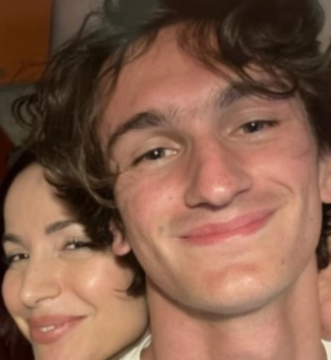 Andrea Delogu in un momento di riflessione dopo la tragedia familiare