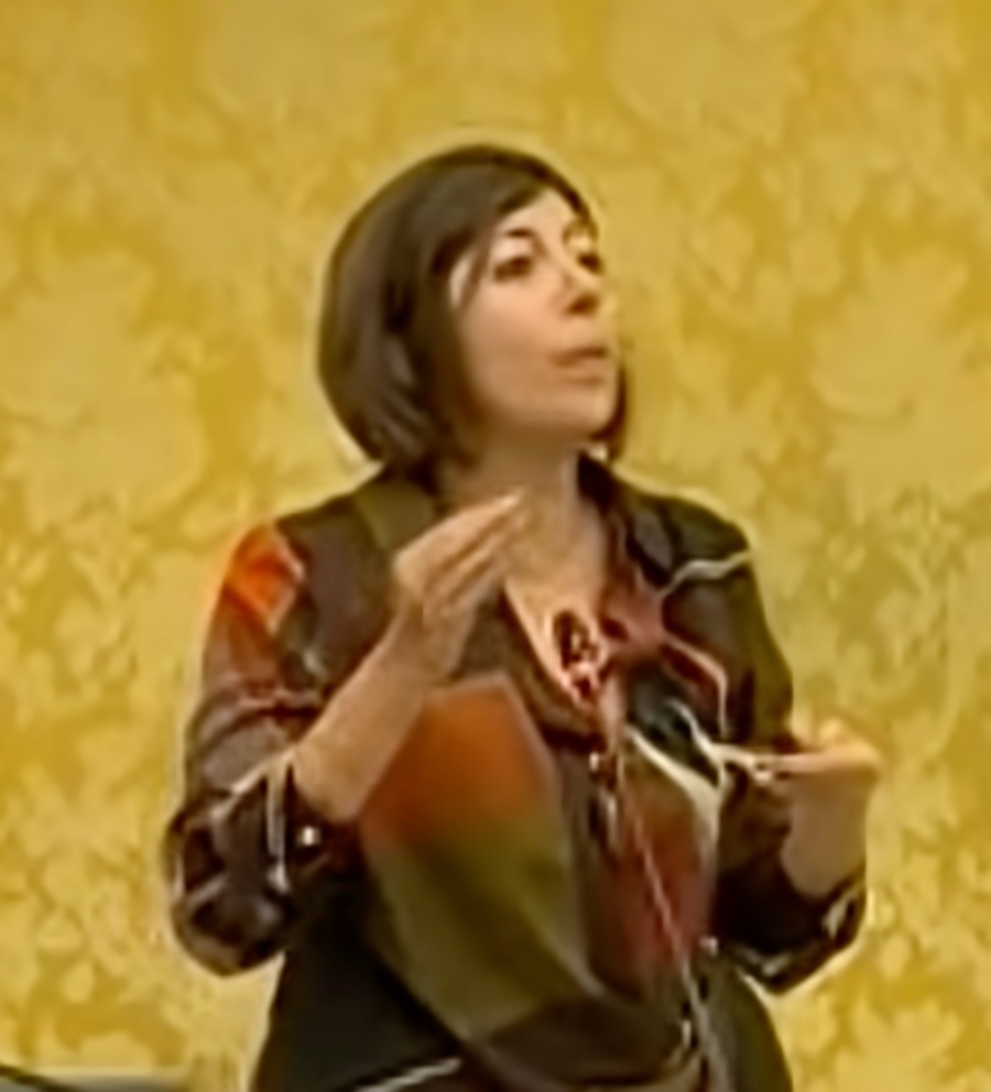 Sarah Disabato durante la protesta nel Consiglio regionale del Piemonte