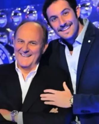 Gerry Scotti nonno tris: l'annuncio a sorpresa sul palco. Tutti i dettagli sulla nipotina
