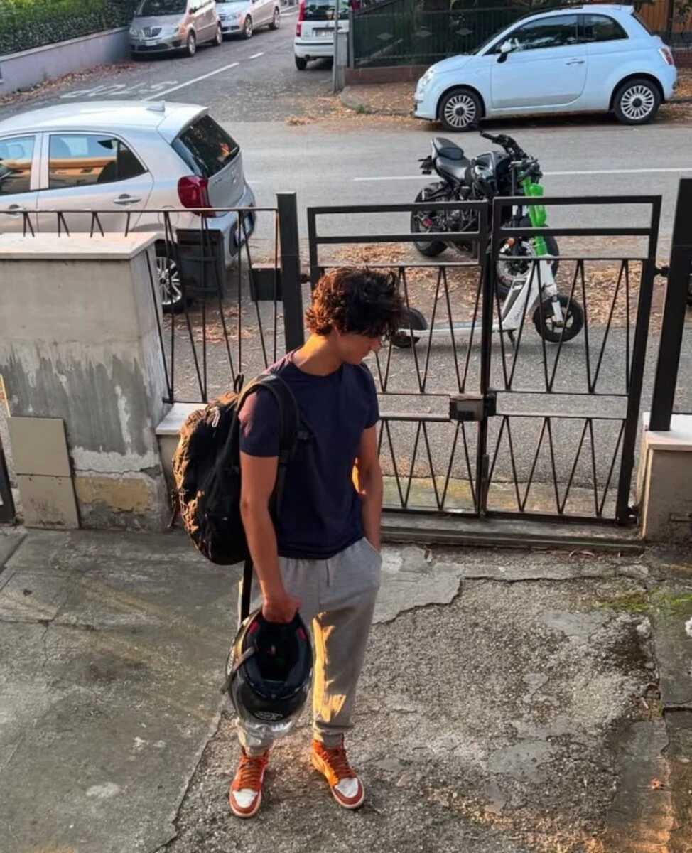 Immagine di Evan Oscar Delogu in primo piano