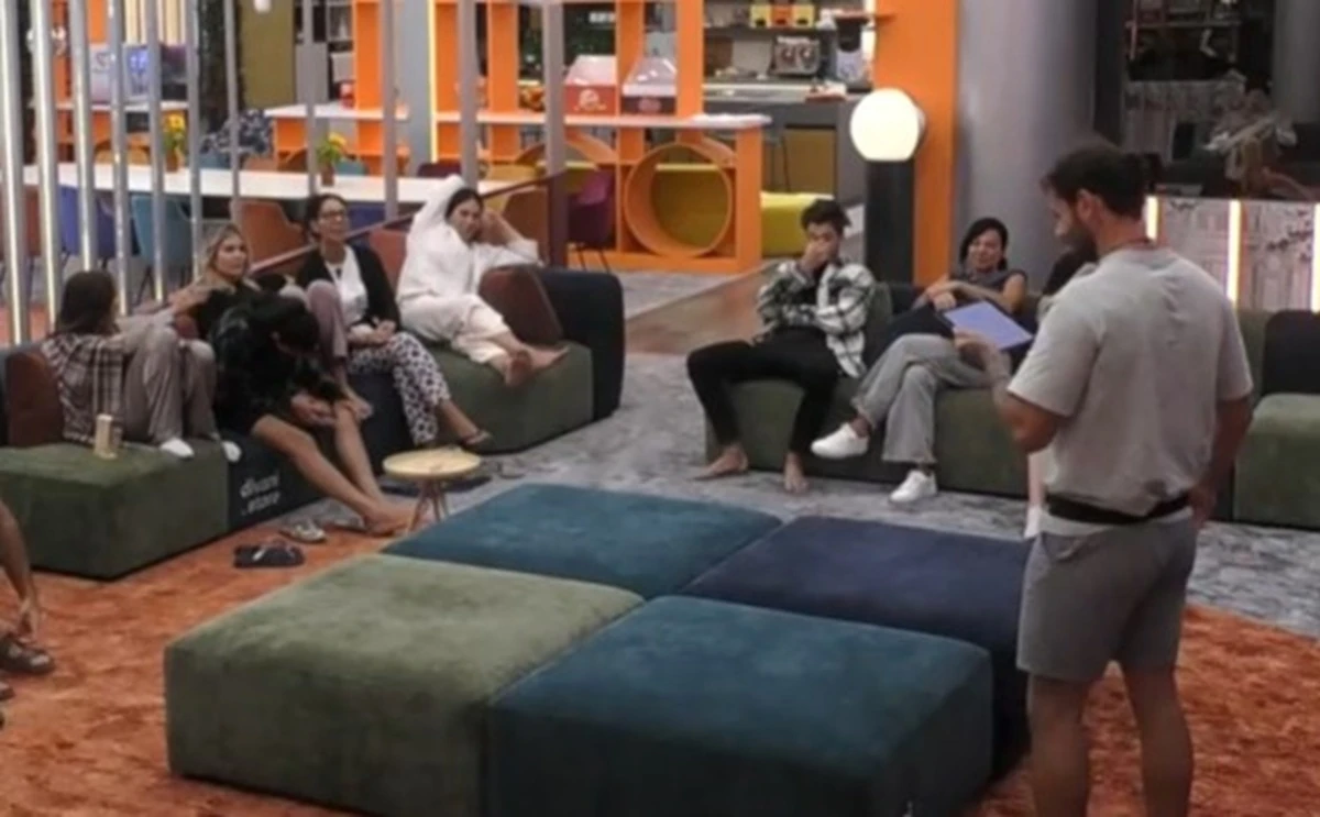 Concorrenti del Grande Fratello riuniti nella Casa