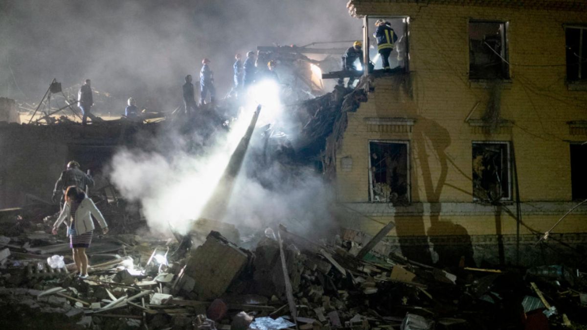 Guerra in Ucraina, missili e droni su Kiev e Dnipropetrovsk: almeno 3 morti e diversi feriti Guerra in Ucraina, missili e droni su Kiev e Dnipropetrovsk: almeno 3 morti e diversi feriti