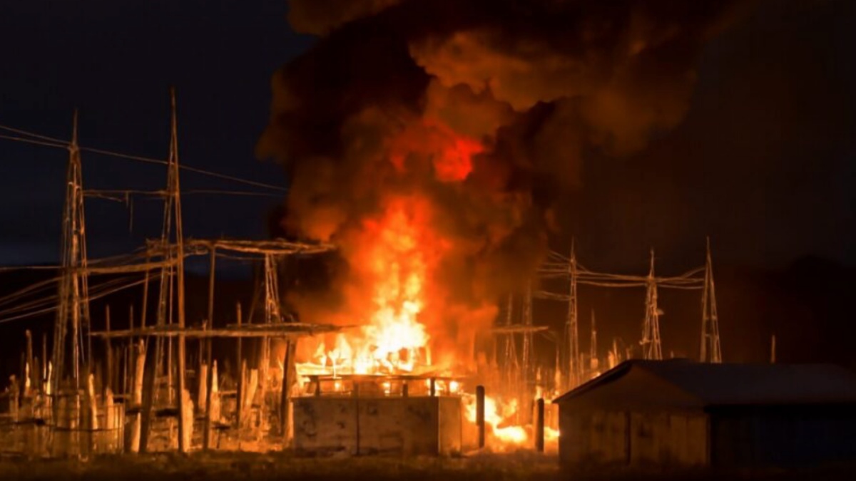 attacco improvviso le esplosioni e poi l8217incendio tensione alle stelle cosa succede
