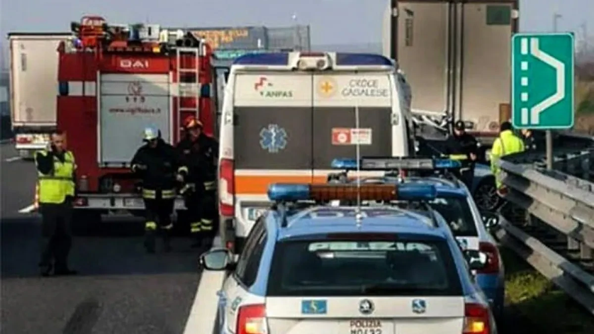 Squadre di soccorso e Vigili del Fuoco operano sulla A1 dopo un grave incidente