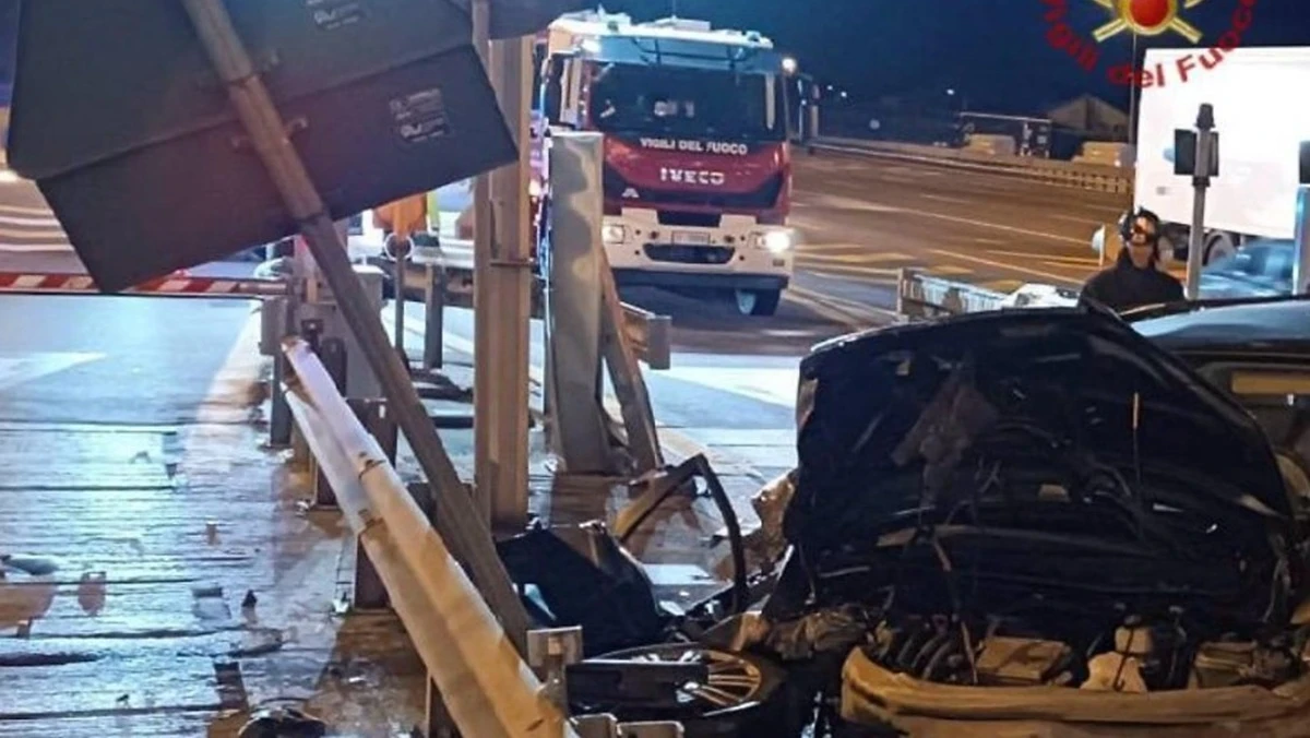 “Un botto improvviso”. Grave incidente, schianto contro il casello finisce in tragedia: autostrada chiusa “Un botto improvviso”. Grave incidente, schianto contro il casello finisce in tragedia: autostrada chiusa