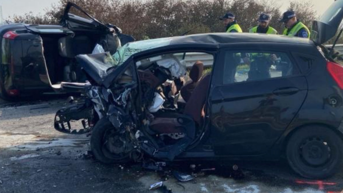 Tragico frontale tra auto, ci sono morti. Scoperta atroce: chi c’era a bordo
