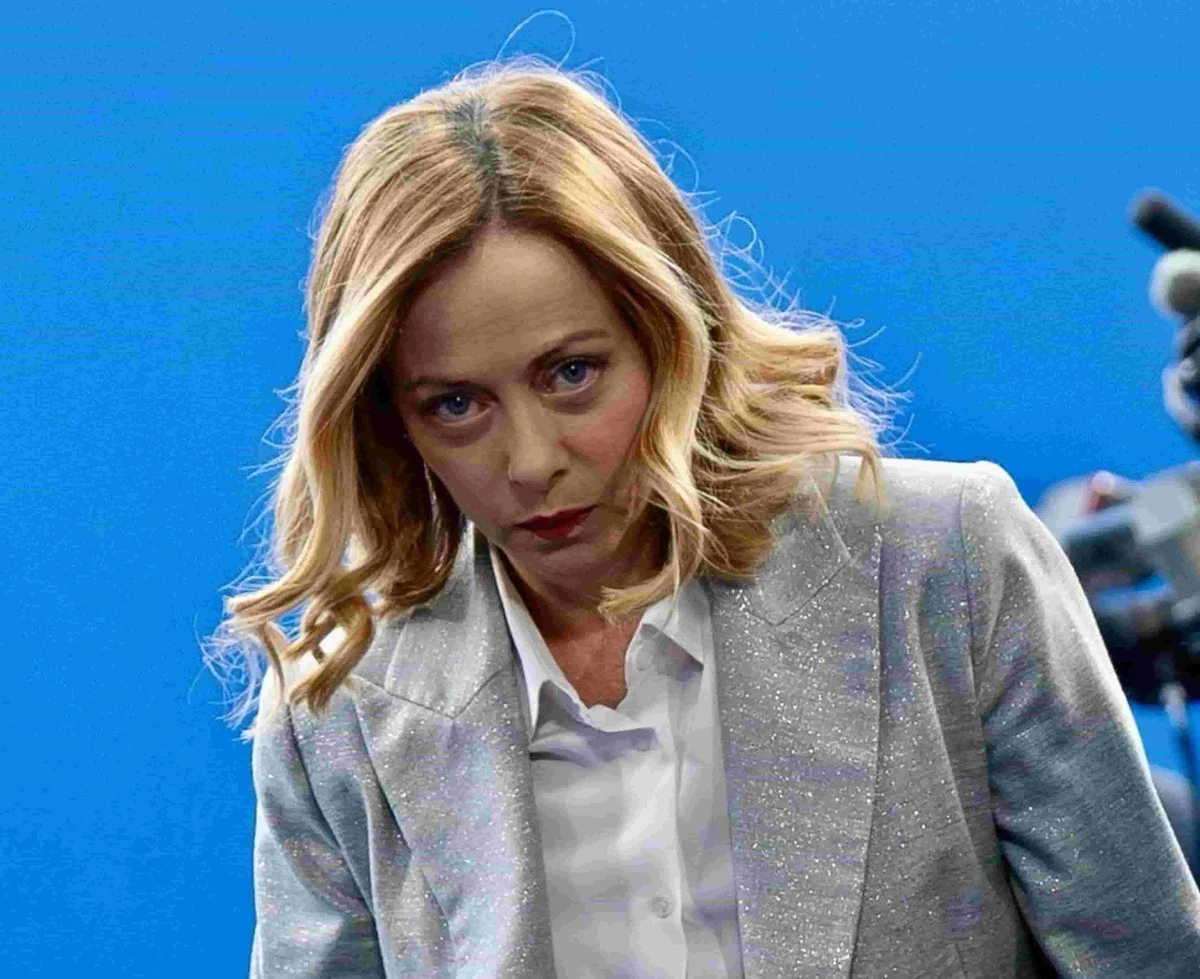 Giorgia Meloni durante una conferenza stampa