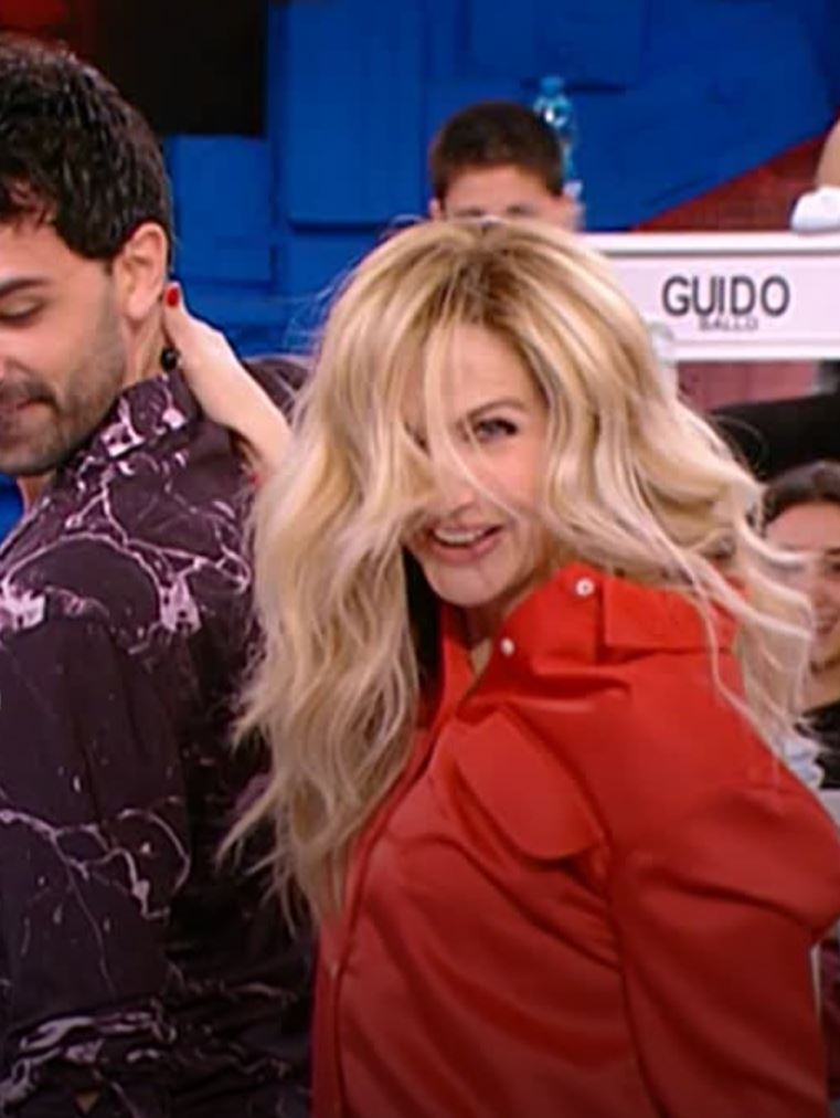 “È molto difficile”. This is me, Lorella Cuccarini in lacrime: il suo dolore condiviso con il pubblico