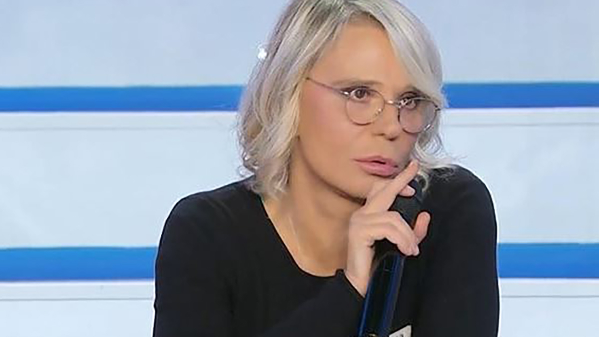 “Datti una calmata”. Uomini e Donne, Maria è una furia contro la dama: cosa è successo “Datti una calmata”. Uomini e Donne, Maria è una furia contro la dama: cosa è successo