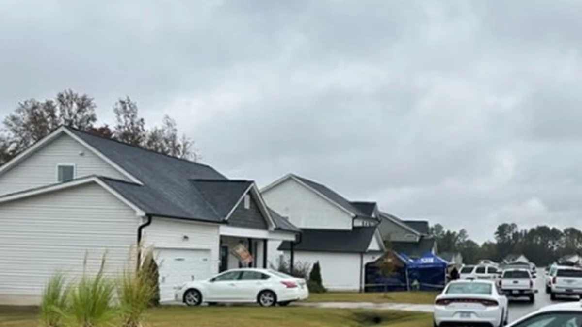 Famiglia sterminata dal padre, la polizia arriva e la scena è agghiacciante: “Ho ucciso i miei 4 figli” Famiglia sterminata dal padre, la polizia arriva e la scena è agghiacciante: “Ho ucciso i miei 4 figli”