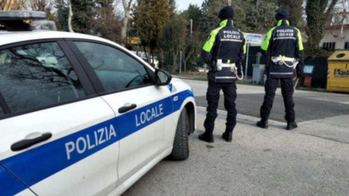 anziano di 77 anni bacia una ragazzina di 12 i familiari si fanno giustizia da soli cosa gli hanno fatto da Tvzap.it anziano di 77 anni bacia una ragazzina di 12 i familiari si fanno giustizia da soli cosa gli hanno fatto