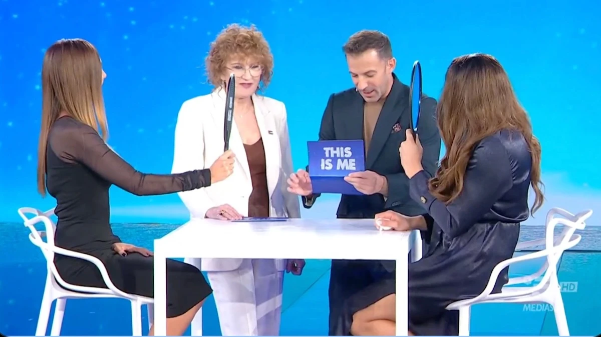 Silvia Toffanin saluta il pubblico nello studio di This is me