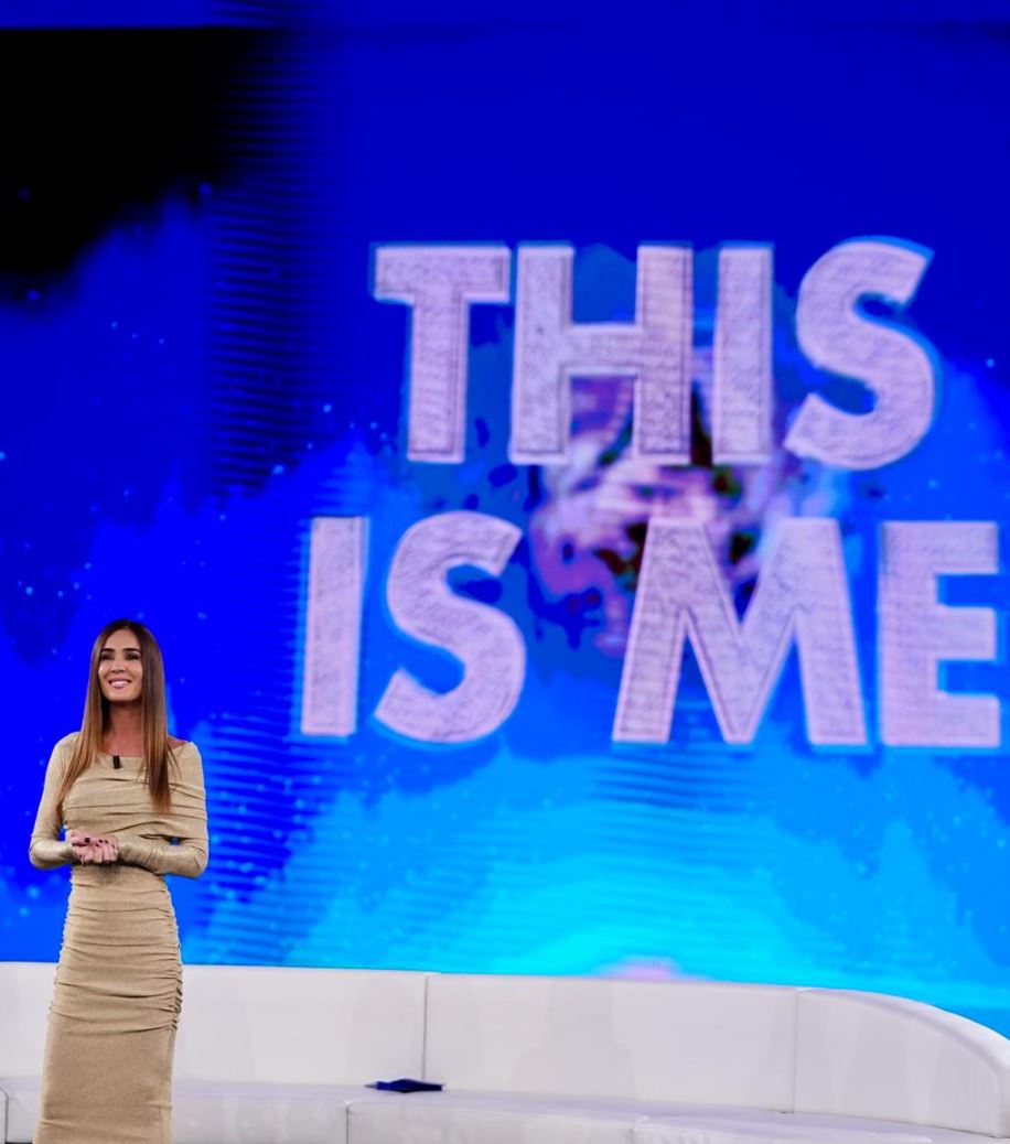 Si presenta sul palco di "This is me" e Silvia Toffanin non ci può credere: scoppia il caos (VIDEO)
