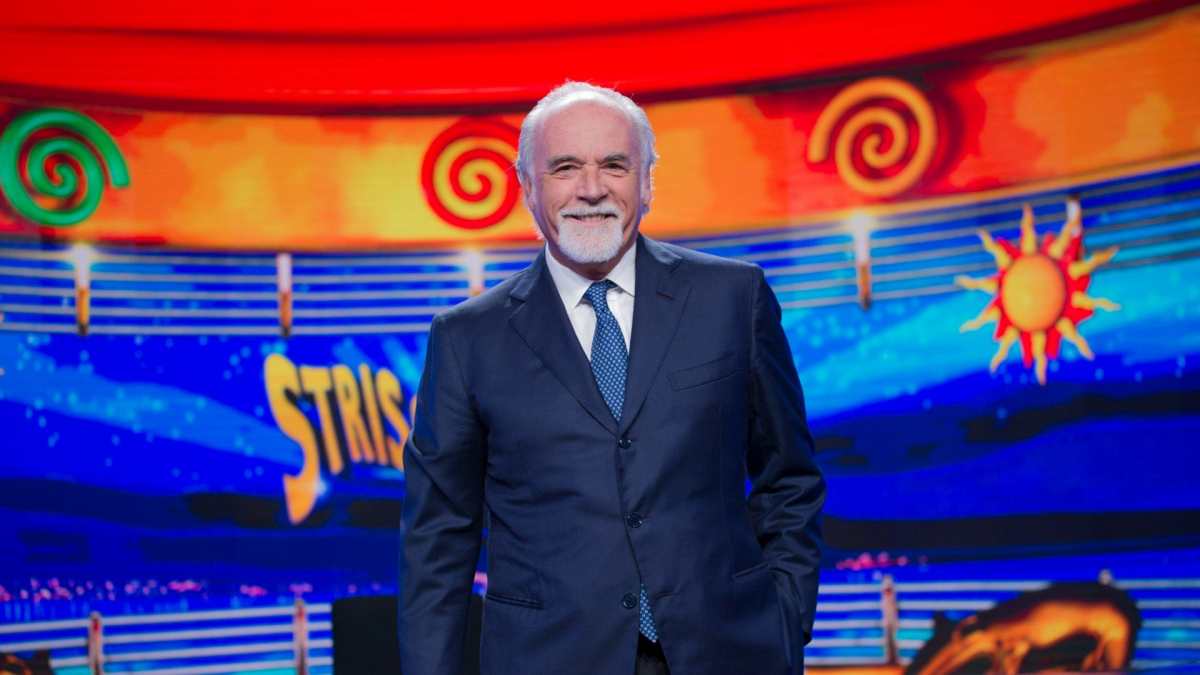 Striscia la Notizia, il ritorno resta un mistero: le ultime mosse di Mediaset Striscia la Notizia, il ritorno resta un mistero: le ultime mosse di Mediaset
