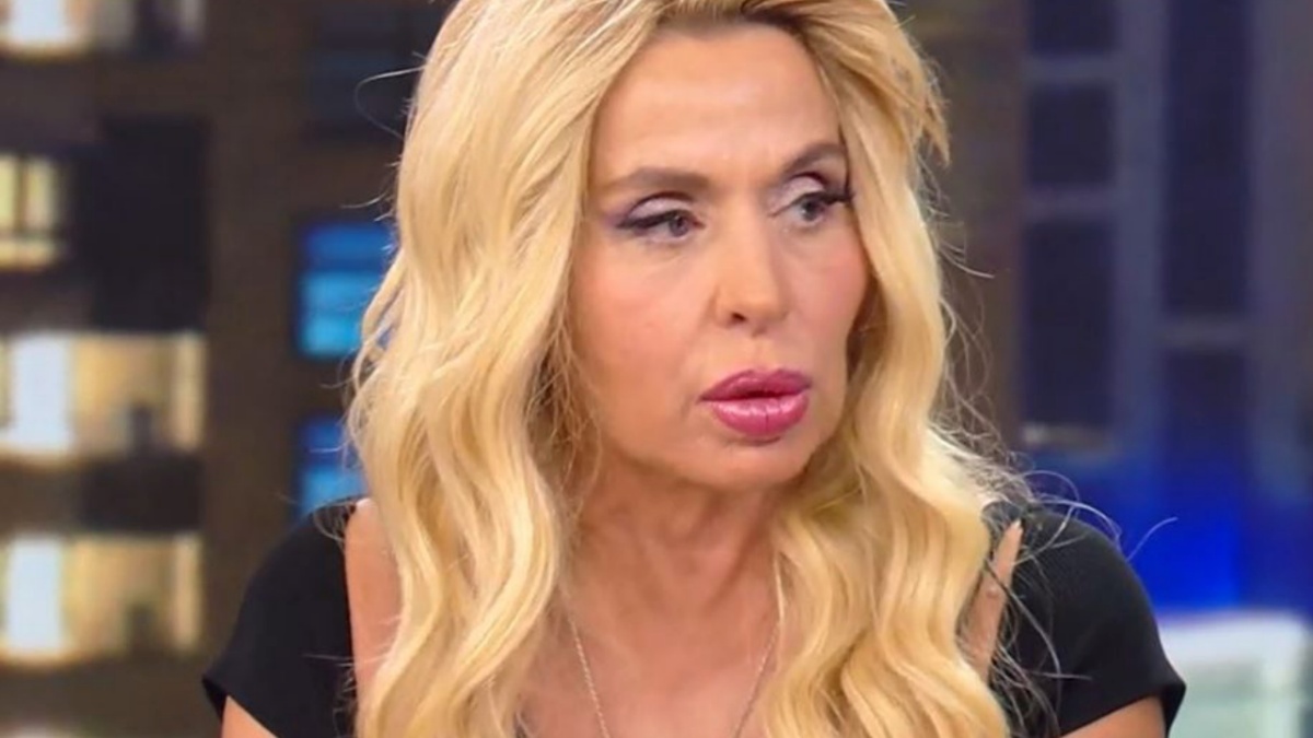 Valeria Marini lancia un appello alla madre a “Vita in diretta” Valeria Marini lancia un appello alla madre a “Vita in diretta”