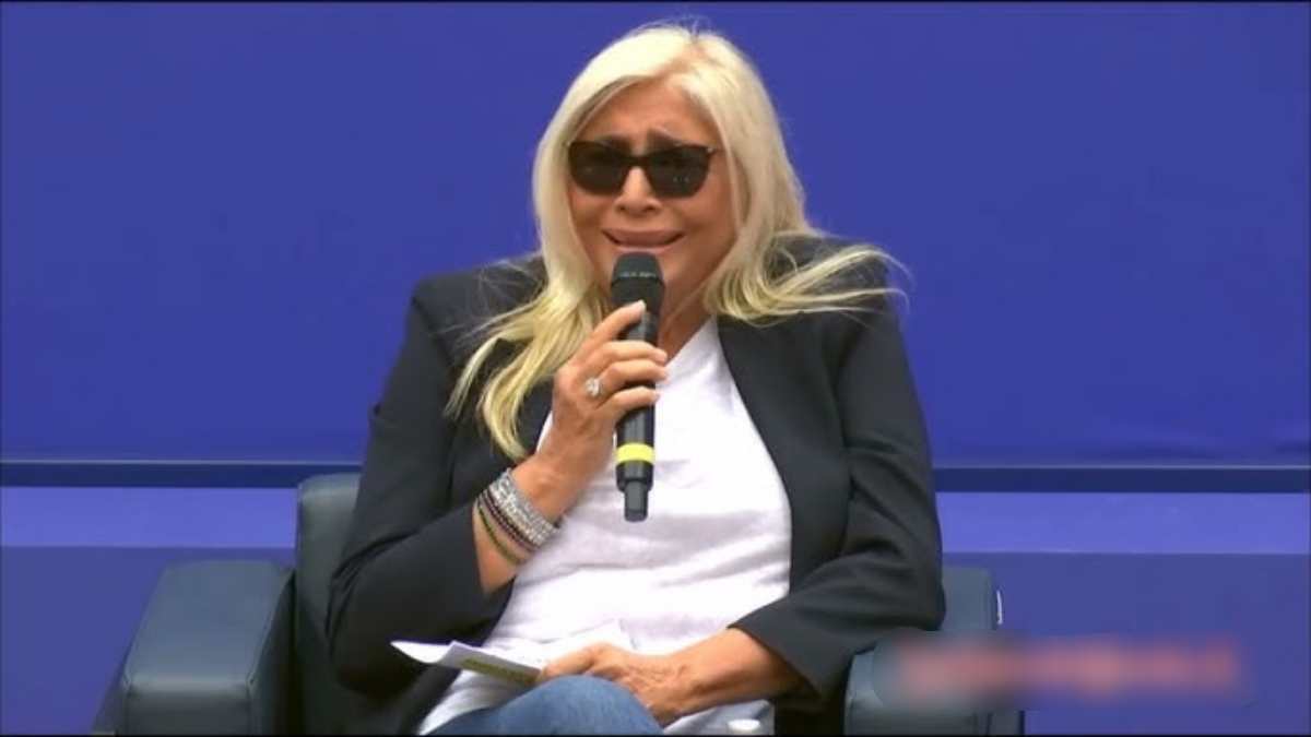 “Tutti ubriachi”. Mara Venier, incredibile: spunta anche il video “Tutti ubriachi”. Mara Venier, incredibile: spunta anche il video