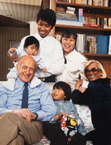 Vianello e Mondaini, chi è la famiglia filippina che ha ereditato il patrimonio e cosa fa oggi