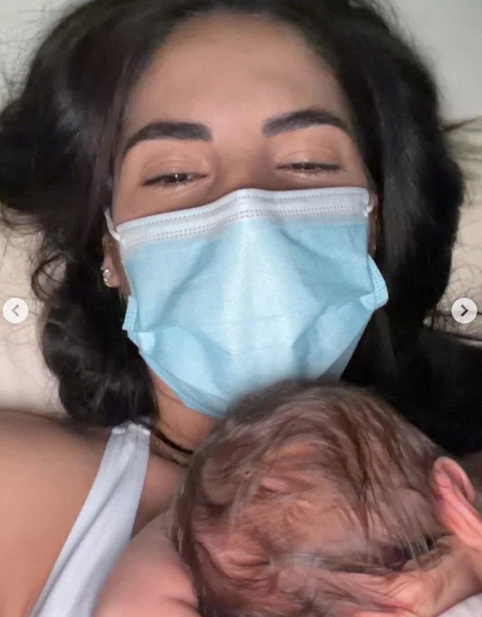 Giulia De Lellis con la piccola Priscilla in braccio