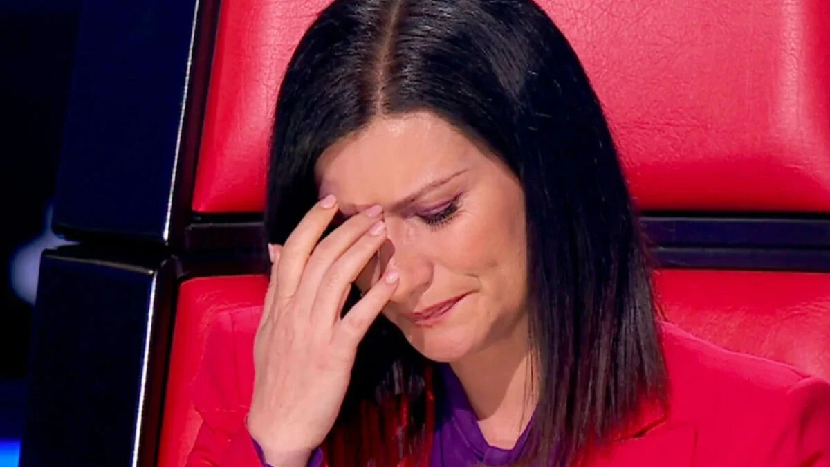 Bicicletta distrutta e soccorsi presenti sul luogo dell'incidente