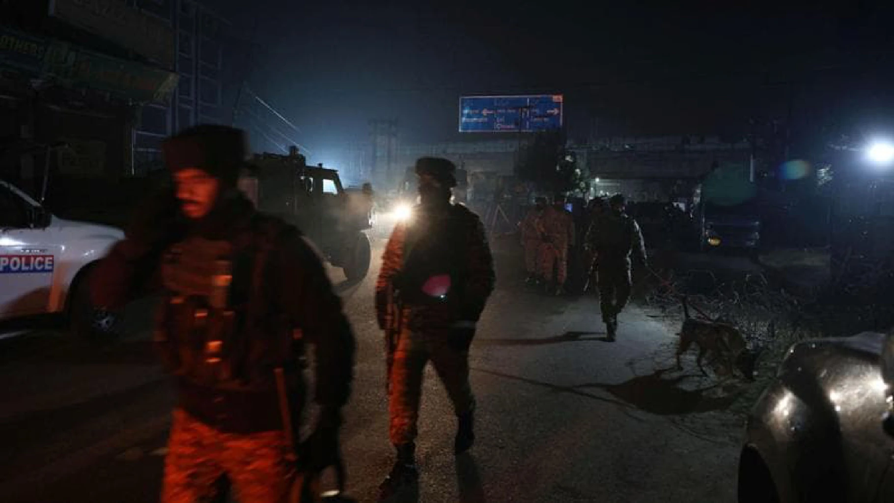 Esplode stazione di polizia: nove morti e decine di feriti Esplode stazione di polizia: nove morti e decine di feriti