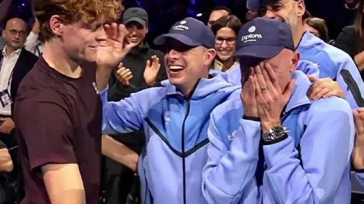 Umberto Ferrara in lacrime dopo il trionfo di Sinner alle ATP Finals