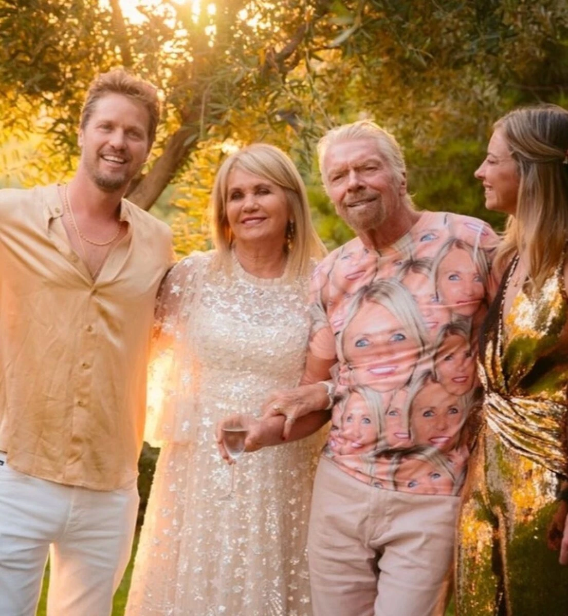 Foto di famiglia con Richard Branson e i nipoti, sorrisi sinceri e atmosfera serena