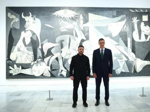 Danni agli edifici civili dopo i raid russi in Ucraina