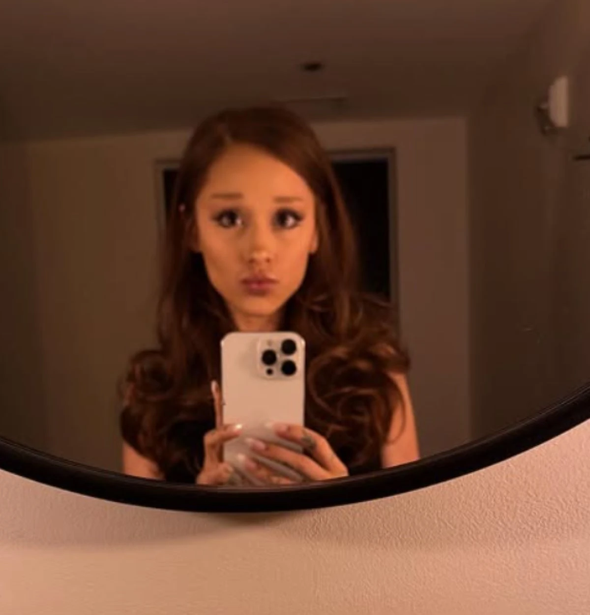 Ariana Grande saluta la musica